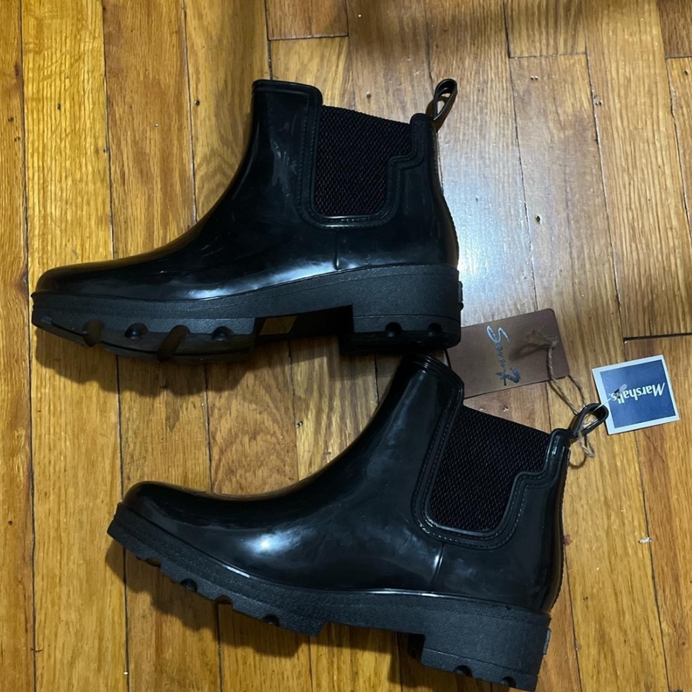 Cute bootie rain shoes